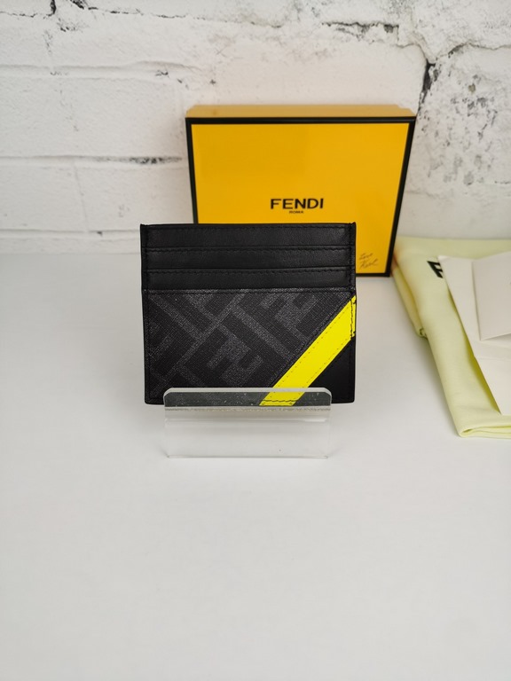 Brand FENDIStyle PVC Yellow Card CaseItem No. 2020568Color blackMaterial imported nappa leather   double letters PVCSize 10.59FENDI short clip card bag Introduction 20 years of spring and summer of the latest handbag, us