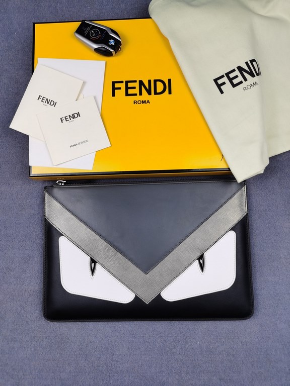 Brand FENDIDescription black and gray clutch bagItem No. 168568Color BlackSize 30202Material imported nappa leather  FENDI pouch Fendi handbag   super explosive models come to pull, the first layer of imported Napa cowhi