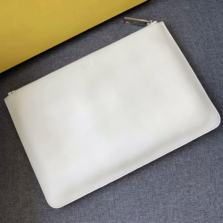 cool, personalized trend of casual envelope bag, pro-use of Italian   cowhide, soul design style, creating a three-dimensional shadow effect, exquisite carrier sewing, the quality of the bar drop 30cm