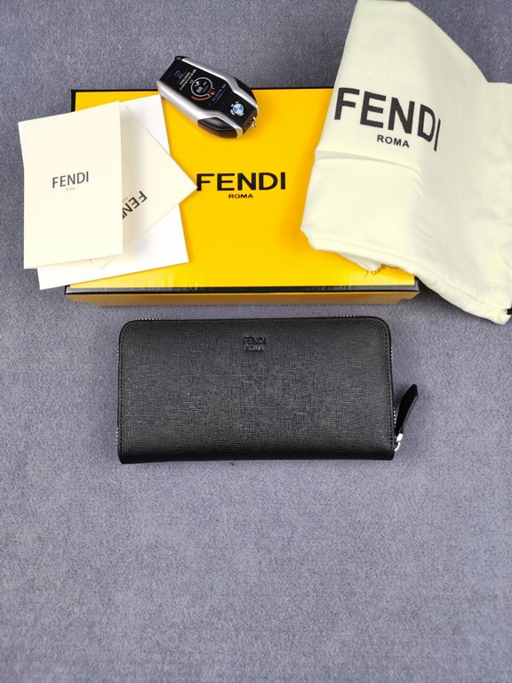 Brand FENDIStyle Cross-hatch yellow single-pullItem No. 868568Color black   egg yolkSize 19.510.53Material imported cross grain cowhide leather, red microfiber lining, delicate feelFENDI zipper wallet Introduction the la