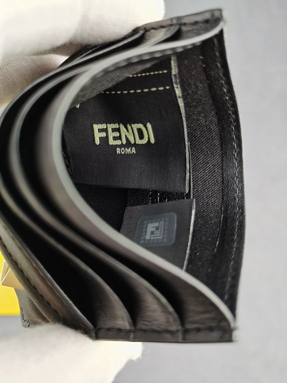 Brand FENDI FendiStyle Card CaseItem No. 2020568Color BlackMaterial First layer imported nappa cow leatherSize 10.59FENDI short clip card bag Introduction 20 years of spring and summer of the latest handbag, using the fi