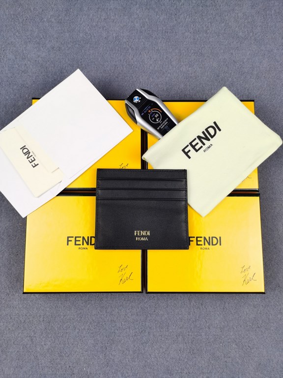 Brand FENDI FendiStyle Card CaseItem No. 2020568Color BlackMaterial First layer imported nappa cow leatherSize 10.59FENDI short clip card bag Introduction 20 years of spring and summer of the latest handbag, using the fi