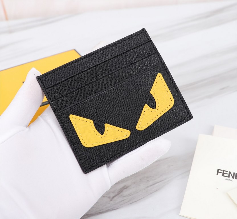 Brand FENDIStyle Black Card Case with Crosshatch PatternItem No. 2020568Color BlackMaterial Crosshatch Cowhide LeatherSize 10.59FENDI short clip card bag Introduction the latest spring and summer handbags, using the firs