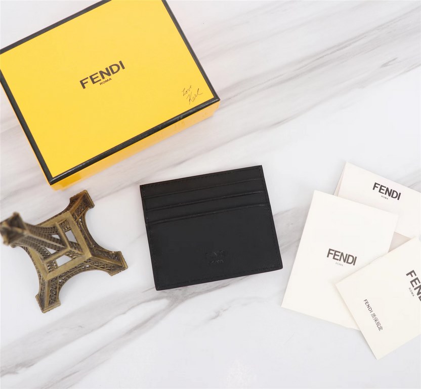 Brand FENDIStyle Card CaseItem No. 2020568Color Black Golden IronMaterial imported nappa cowhide leatherSize 10.59FENDI short clip card bag Introduction the latest spring and summer card bag, using the first layer of imp