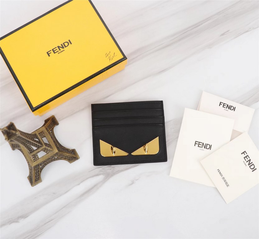 Brand FENDIStyle Card CaseItem No. 2020568Color Black Golden IronMaterial imported nappa cowhide leatherSize 10.59FENDI short clip card bag Introduction the latest spring and summer card bag, using the first layer of imp