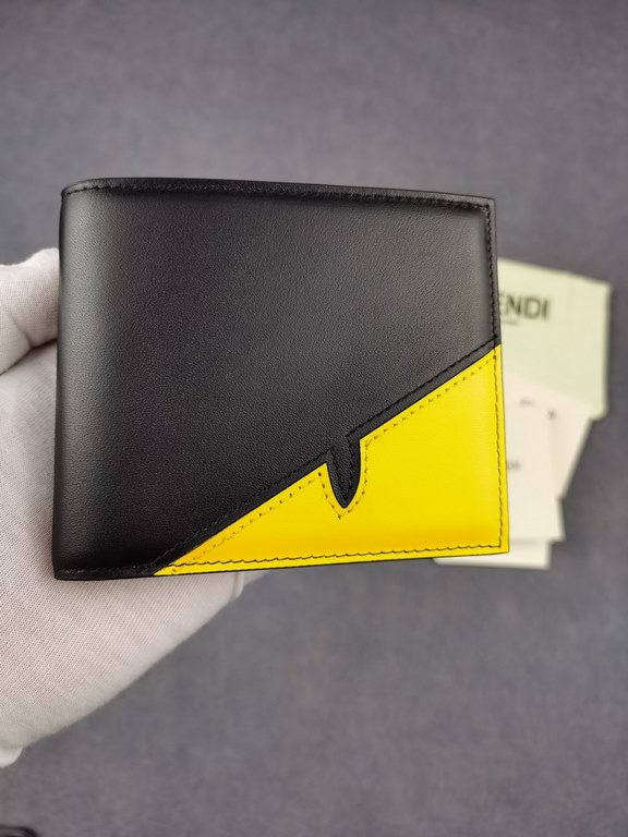 Brand FENDIStyle Yellow clipItem No. 968568Color black   lemon yellowSize 129.52Material large surface with imported first layer of Napa cowhide, lining with yellow sheepskin, feel delicateFENDI short clip wallet Introdu