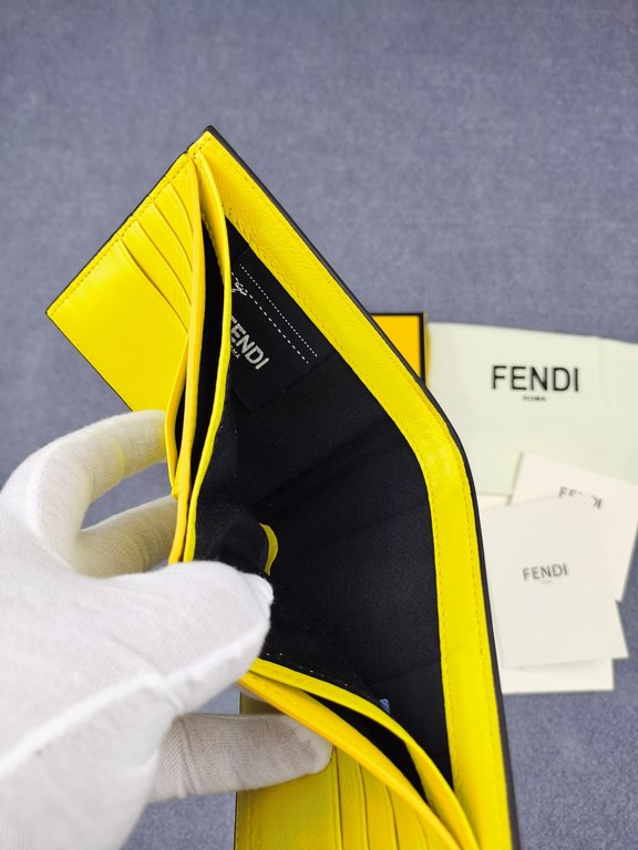 Brand FENDIStyle Yellow clipItem No. 968568Color black   lemon yellowSize 129.52Material large surface with imported first layer of Napa cowhide, lining with yellow sheepskin, feel delicateFENDI short clip wallet Introdu