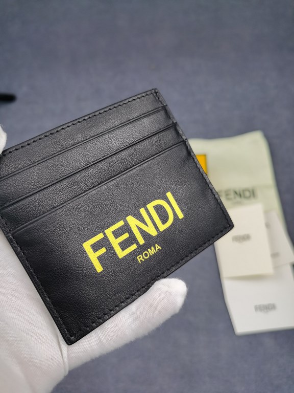 Brand FENDIStyle Monogrammed Card CaseItem No. 2020568Color BlackMaterial imported nappa cowhide leatherSize 10.59FENDI short clip card bag Introduction 20 years of spring and summer of the latest handbag, using the firs