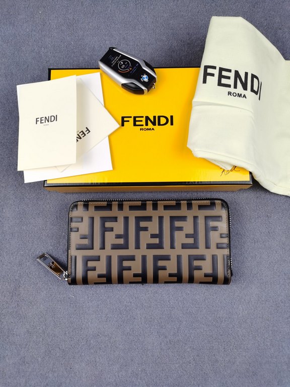 Brand FENDIDescription silkscreen single pullItem No. 868568Color black   brownSize 19.510.53Material imported head layer nappa cowhide leather, black sheepskin lining, delicate feelFENDI zipper wallet Introduction sprin