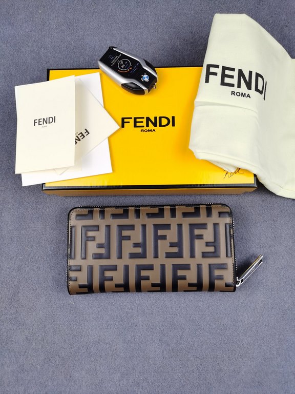 Brand FENDIDescription silkscreen single pullItem No. 868568Color black   brownSize 19.510.53Material imported head layer nappa cowhide leather, black sheepskin lining, delicate feelFENDI zipper wallet Introduction sprin