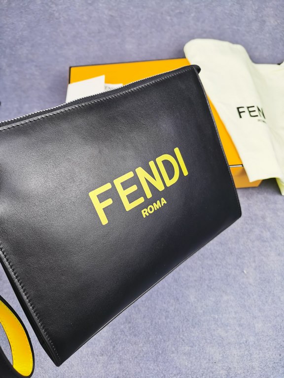 Brand FENDIStyle Men's Silkscreen Monogrammed Men's BagItem No. 368568Color blackMaterial imported nappa cowhide leatherSize 27205 FENDI upgraded version of the small monster men's men's bag, made of imported first layer