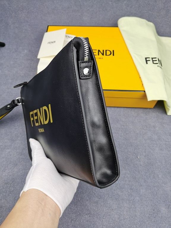 Brand FENDIStyle Men's Silkscreen Monogrammed Men's BagItem No. 368568Color blackMaterial imported nappa cowhide leatherSize 27205 FENDI upgraded version of the small monster men's men's bag, made of imported first layer