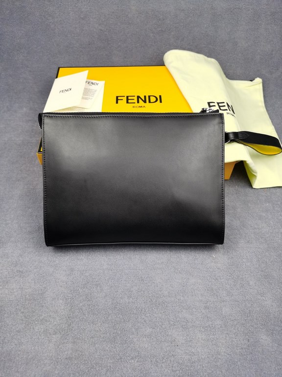 Brand FENDIStyle Men's Silkscreen Monogrammed Men's BagItem No. 368568Color blackMaterial imported nappa cowhide leatherSize 27205 FENDI upgraded version of the small monster men's men's bag, made of imported first layer