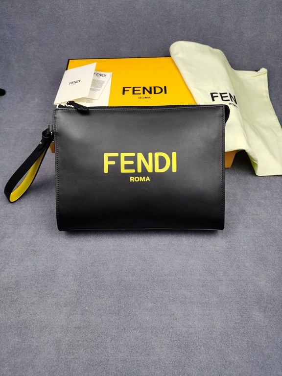 Brand FENDIStyle Men's Silkscreen Monogrammed Men's BagItem No. 368568Color blackMaterial imported nappa cowhide leatherSize 27205 FENDI upgraded version of the small monster men's men's bag, made of imported first layer