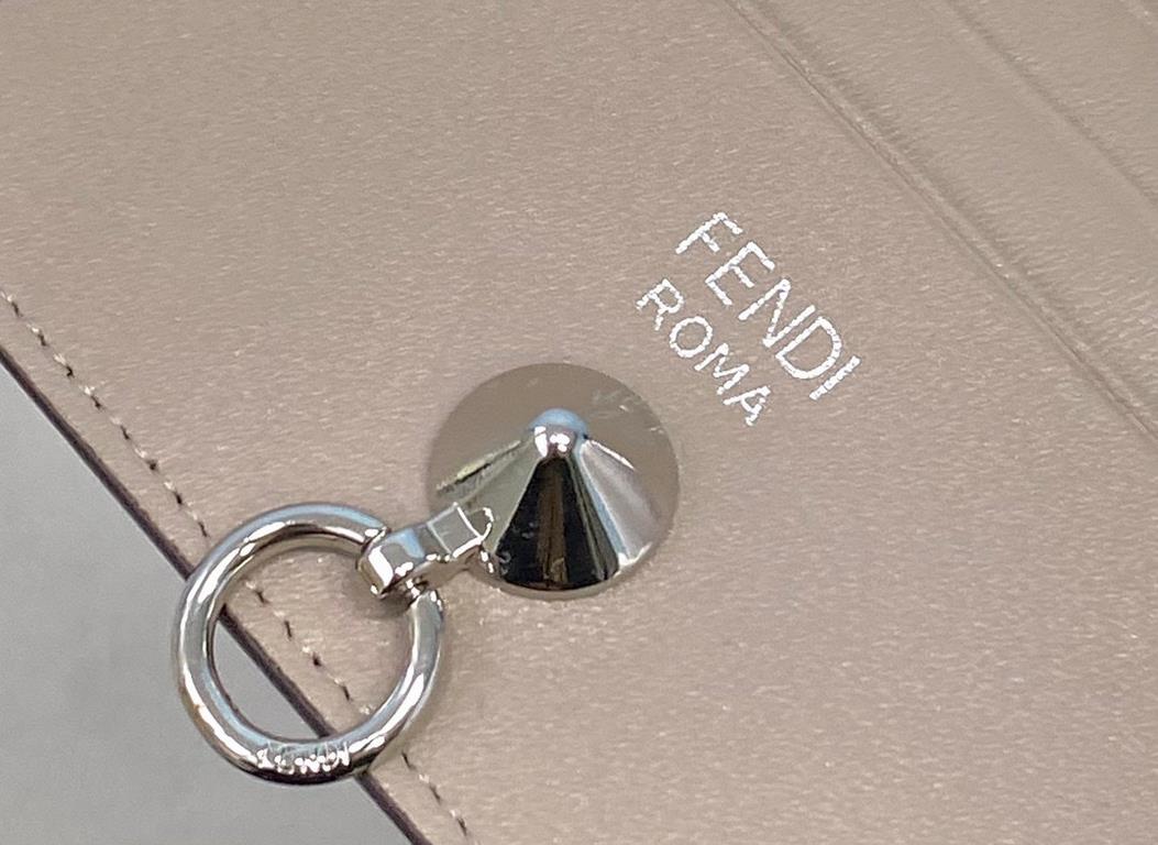 Flat card holder in calf leather, metal rings and chic conical rivets allow the holder to be attached to a handbag or a small charm, with a central compartment and 6 card slots. 18F (box gift bag)Model No. 0269