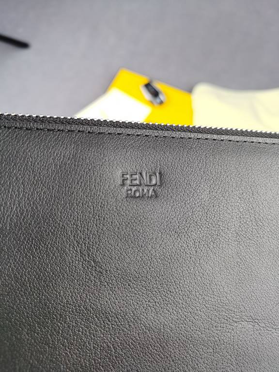 Brand FENDIModel Black Eye ClutchItem No. 168568Color BlackSize 30202Material imported nappa leather  FENDI pouch Fendi handbag   super explosive models come to pull, the first layer of imported Napa cowhide hand-stitche