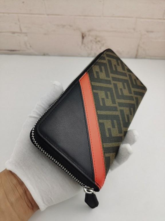 Brand FENDIModel No. PVC red single pullItem No. 868568Color BrownSize 19.510.53Material imported head layer nappa cowhide   double letters PVC, lining with black sheepskin, delicate feelFENDI zipper wallet Introduction 