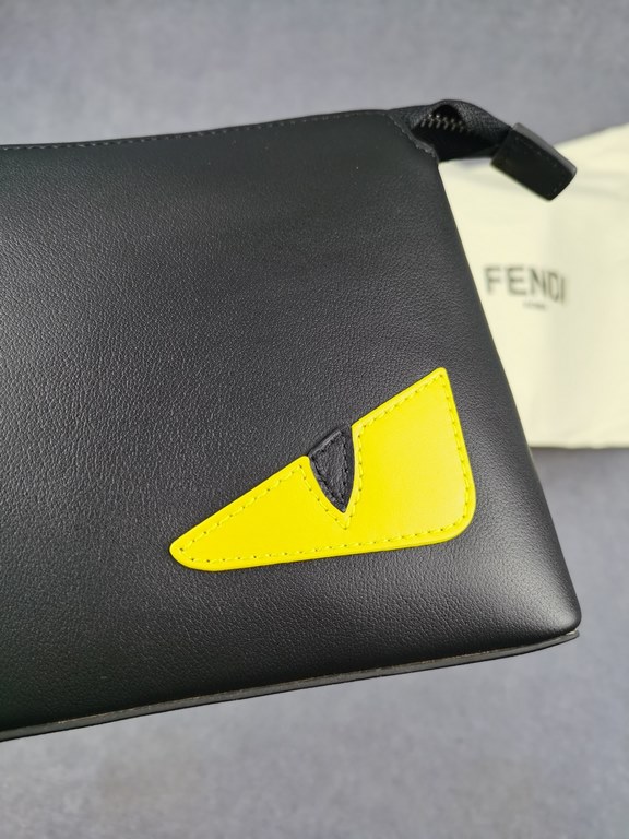 Brand FENDIStyle 9216 YellowItem No. 9216Color black   lemon yellowMaterial imported nappa leatherSize 2616.56Fenjia new light fluorescent yellow eyes thick section leather cow clutch bag, large capacity, decorated with 