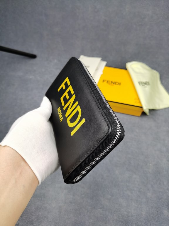 Brand FENDIDescription silkscreen monoprintItem No. 868568Color blackSize 19.510.53Material Imported head layer nappa cowhide on the surface, yellow sheepskin lining, delicate feelFENDI zipper wallet Introduction spring 