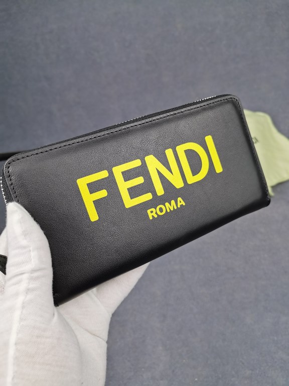 Brand FENDIDescription silkscreen monoprintItem No. 868568Color blackSize 19.510.53Material Imported head layer nappa cowhide on the surface, yellow sheepskin lining, delicate feelFENDI zipper wallet Introduction spring 