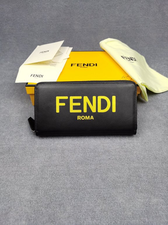 Brand FENDIDescription silkscreen monoprintItem No. 868568Color blackSize 19.510.53Material Imported head layer nappa cowhide on the surface, yellow sheepskin lining, delicate feelFENDI zipper wallet Introduction spring 