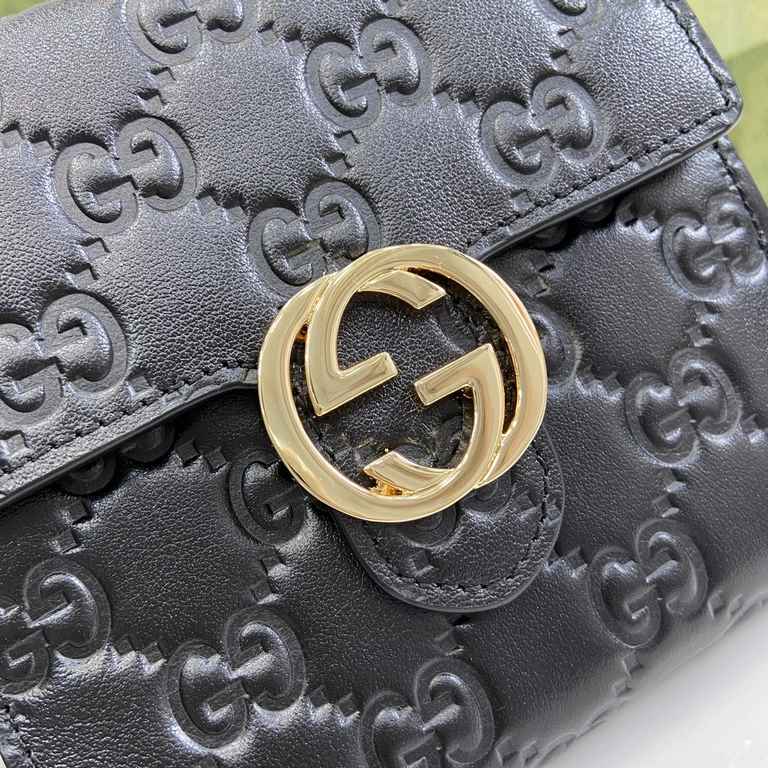 .  With a full set of original green box packaging GG Embossed G Cowhide Short Clip, this leather wallet is crafted with a new interpretation of the GG motif from the Early Fall 2020 collection.The GG leather is soft and