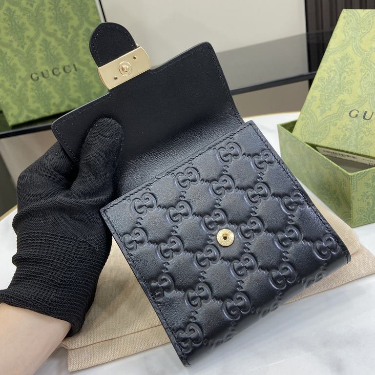 .  With a full set of original green box packaging GG Embossed G Cowhide Short Clip, this leather wallet is crafted with a new interpretation of the GG motif from the Early Fall 2020 collection.The GG leather is soft and