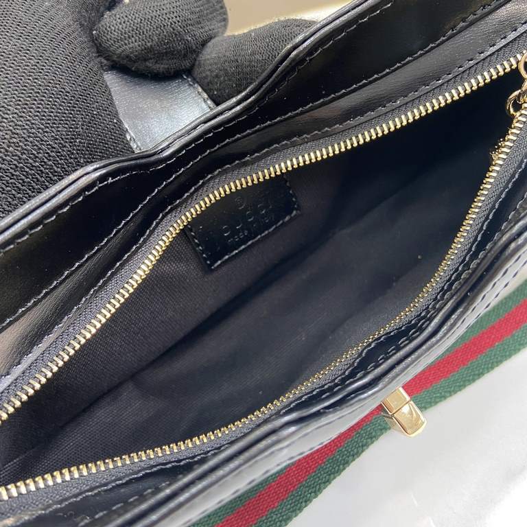 .   with a full set of original green box packaging   [New] Gucci Moon Side Series Mini Shoulder Bag. This Gucci Moon Side series of bags with exquisite craftsmanship to reproduce the bright moonlight under the moving mo