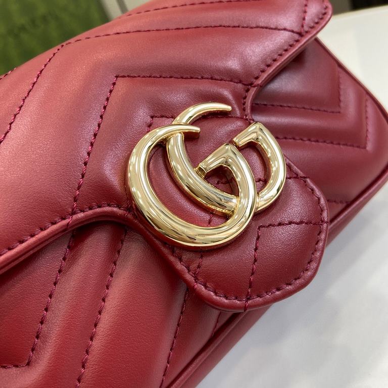 .   with a full set of original green box packaging   [New] GG Marmont series of ultra-mini handbags. Made of burgundy quilted V-shaped leather, this ultra-mini handbag is embellished with classic double G logo antique g