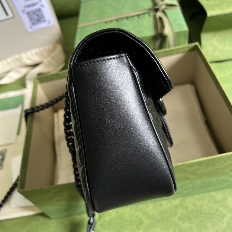 The GG Marmont collection,   Elegant design has captured the hearts of many.   with a full set of the original green packaging   can not stop the beauty of the bag you receivedGG Marmont series,   elegant and delicate de