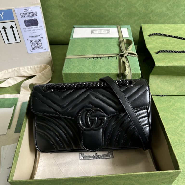 The GG Marmont collection,   Elegant design has captured the hearts of many.   with a full set of the original green packaging   can not stop the beauty of the bag you receivedGG Marmont series,   elegant and delicate de