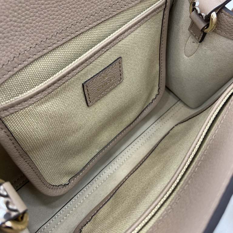 .   with a full set of original green box packaging   [New] Gucci Jackie series small tote bag. Jackie series launched a new small tote bag, charming interpretation of elegance charm and exquisite style. This single prod