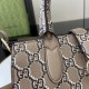 .   with a full set of original green box packaging   [New] Gucci Jackie series small tote bag. Jackie series launched a new small tote bag, charming interpretation of elegance charm and exquisite style. This single prod