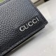 .   With a full set of original green box packaging   decorated with Gucci logo card holder. The men's everyday accessory collection is made of classic black leather, and the Early Spring 2024 collection features the Guc