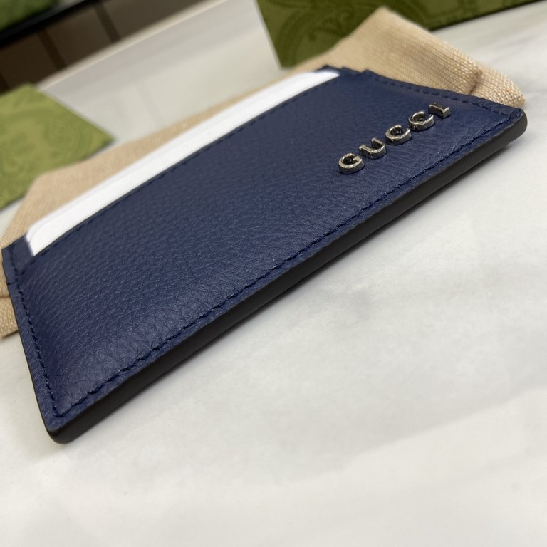 .   With a full set of original green box packaging   decorated with Gucci logo card holder. The men's everyday accessory collection is made of classic blue leather, and the Early Spring 2024 collection features the Gucc