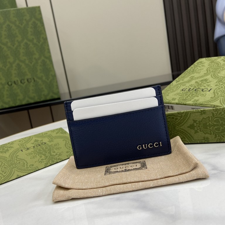 .   With a full set of original green box packaging   decorated with Gucci logo card holder. The men's everyday accessory collection is made of classic blue leather, and the Early Spring 2024 collection features the Gucc