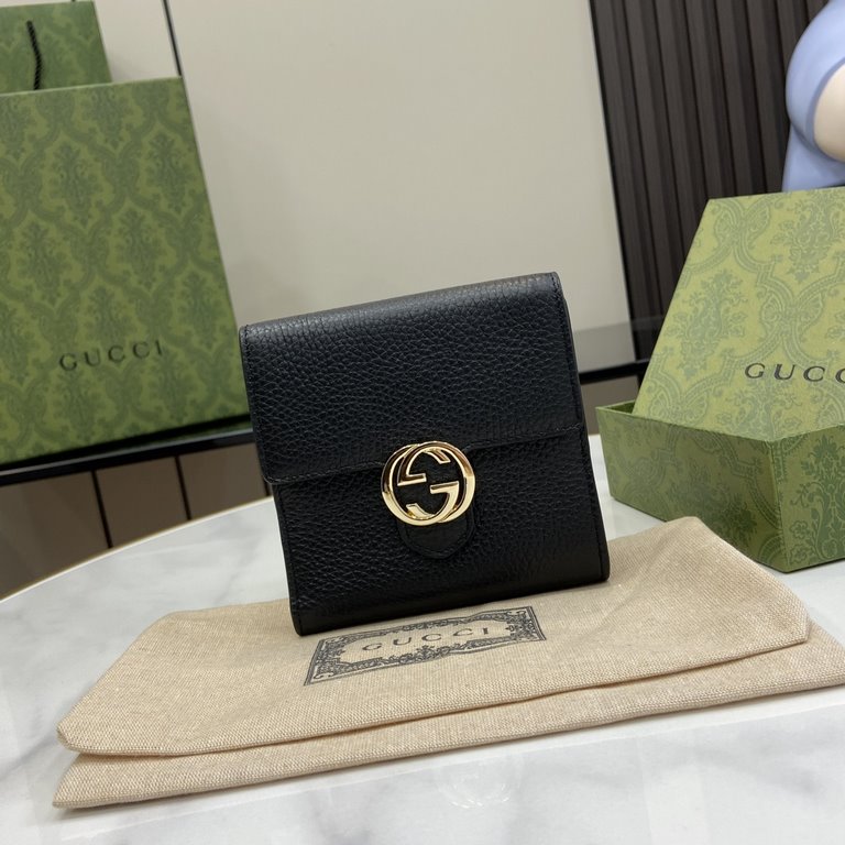 .  With a full set of original green box packaging GG wrestling cowhide short wallet, this leather wallet is crafted with a new interpretation of the GG motif from the Early Fall 2020 collection. GG leather is soft and s