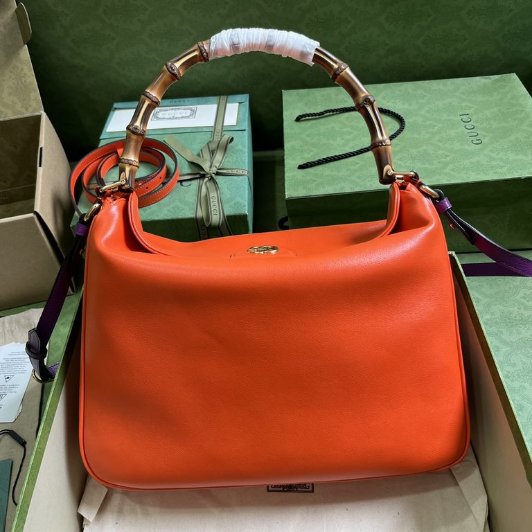 .   With full original green box packaging  Gucci Diana Collection Large Shoulder Backpack. This medium shoulder bag combines two of the brand's most recognizable elements - the bamboo handle and the double G - to give t