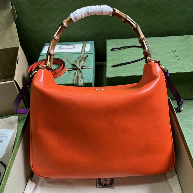 .   With full original green box packaging  Gucci Diana Collection Large Shoulder Backpack. This medium shoulder bag combines two of the brand's most recognizable elements - the bamboo handle and the double G - to give t