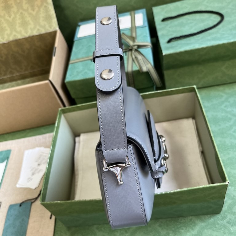 .   With a full set of original green box packaging  Gucci Horsebit 1955 series small shoulder bag. For the 70th anniversary of the iconic horsebit accessory, the brand has revitalized its collection with a blend of func