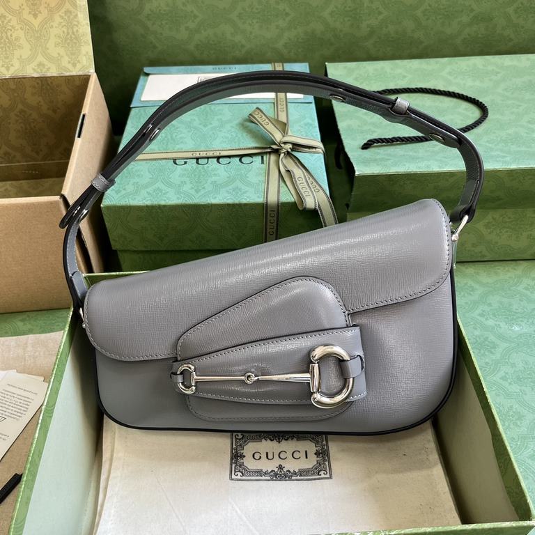 .   With a full set of original green box packaging  Gucci Horsebit 1955 series small shoulder bag. For the 70th anniversary of the iconic horsebit accessory, the brand has revitalized its collection with a blend of func