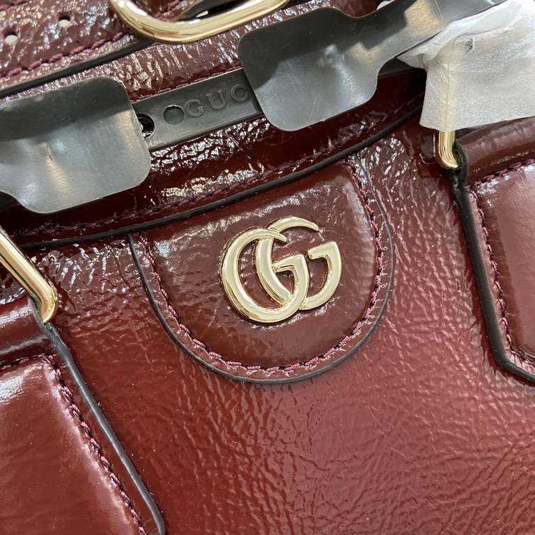 .   with a full set of original green box packaging   [New] Gucci Diana series small tote bag, burgundy color tone for the Gucci Diana series of stylized strong bag single injected a soft breath, and bamboo handle and we