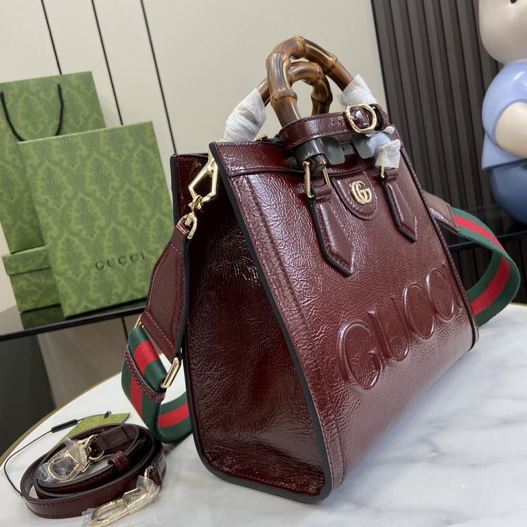 .   with a full set of original green box packaging   [New] Gucci Diana series small tote bag, burgundy color tone for the Gucci Diana series of stylized strong bag single injected a soft breath, and bamboo handle and we