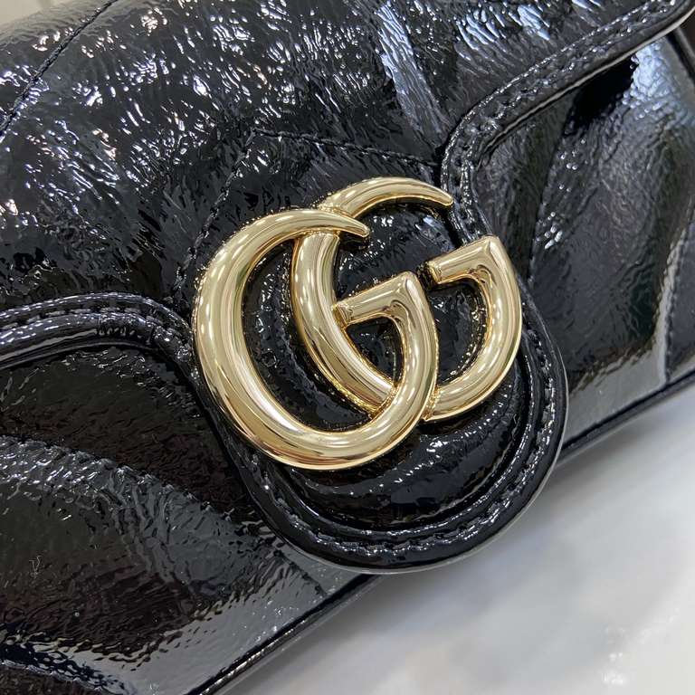 .   with a full set of original green box packaging   [New] GG Marmont series of ultra-mini handbags. The same-tone double-G accessory design infuses the brand's modern style with a traditional essence, bringing timeless