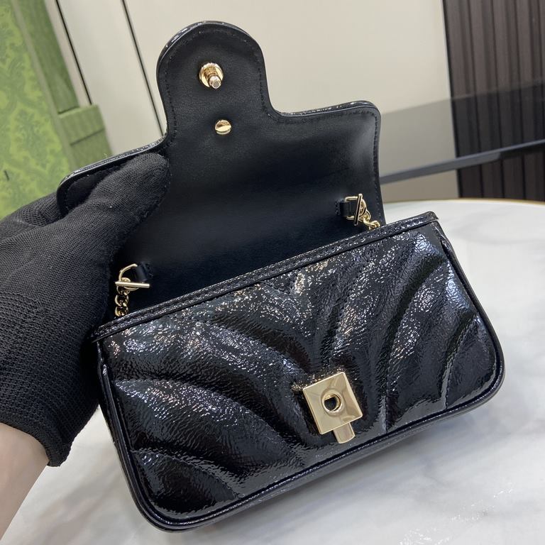 .   with a full set of original green box packaging   [New] GG Marmont series of ultra-mini handbags. The same-tone double-G accessory design infuses the brand's modern style with a traditional essence, bringing timeless