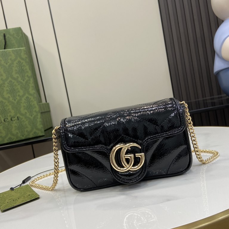 .   with a full set of original green box packaging   [New] GG Marmont series of ultra-mini handbags. The same-tone double-G accessory design infuses the brand's modern style with a traditional essence, bringing timeless