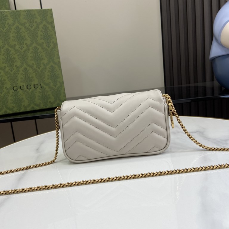 .   with a full set of original green box packaging   original leather [New] GG Marmont series of ultra-mini handbags. This ultra-mini handbag is made of light gray quilted V-shaped leather, embellished with the classic 