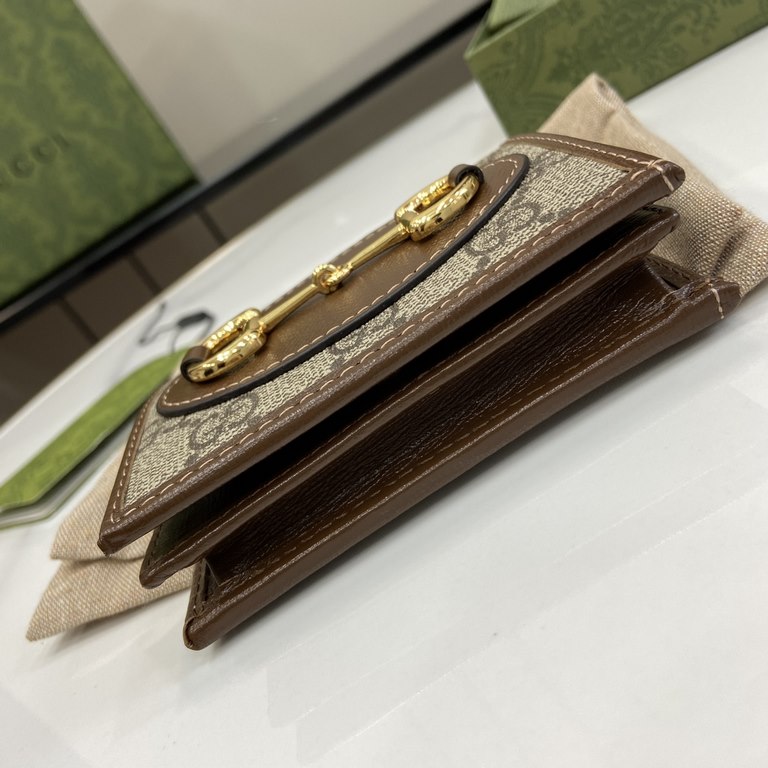 .   Comes with a full set of original green box packaging  Gucci Horsebit 1955 Collection Card Case. New to the Early Fall 2020 collection is this Gucci Horsebit 1955 Collection card bag made from GG Supreme canvas and b