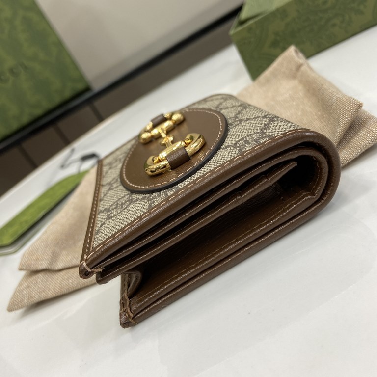 .   Comes with a full set of original green box packaging  Gucci Horsebit 1955 Collection Card Case. New to the Early Fall 2020 collection is this Gucci Horsebit 1955 Collection card bag made from GG Supreme canvas and b