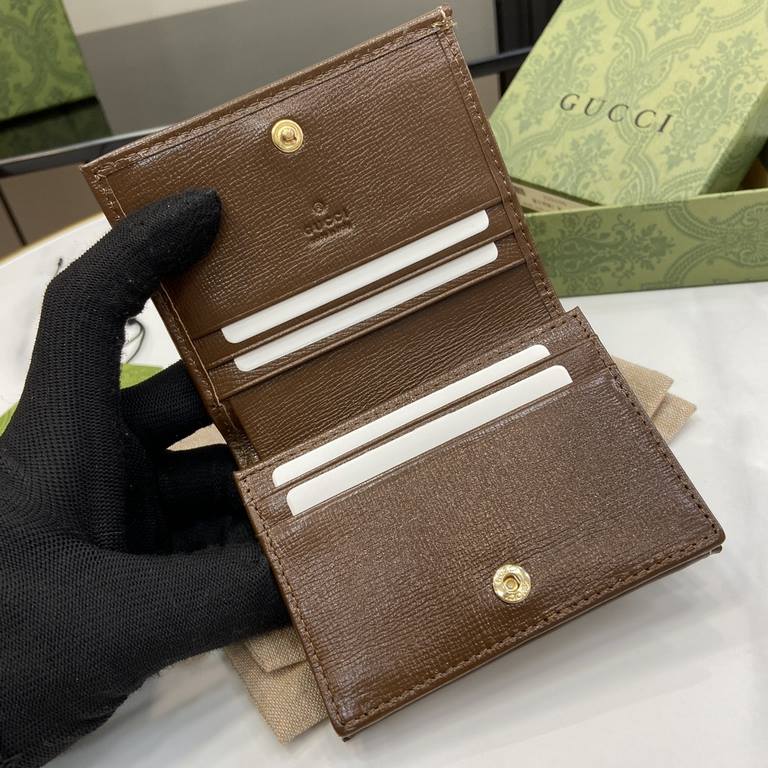 .   Comes with a full set of original green box packaging  Gucci Horsebit 1955 Collection Card Case. New to the Early Fall 2020 collection is this Gucci Horsebit 1955 Collection card bag made from GG Supreme canvas and b